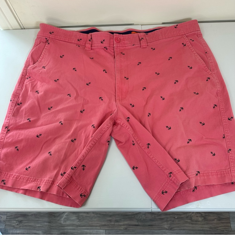 St John's Bay Men's Casual Shorts, Size 44, Coral Pink With Navy Anchors